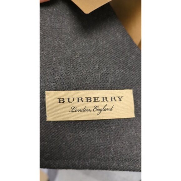 Burberry Charlotte Reversible Solid to Check Wool Cape Charcoal 140*140 - Picture 7 of 8